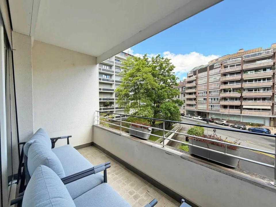 Schöne geräumige Wohnung mit zwei Balkonen – Foto 8 von 13