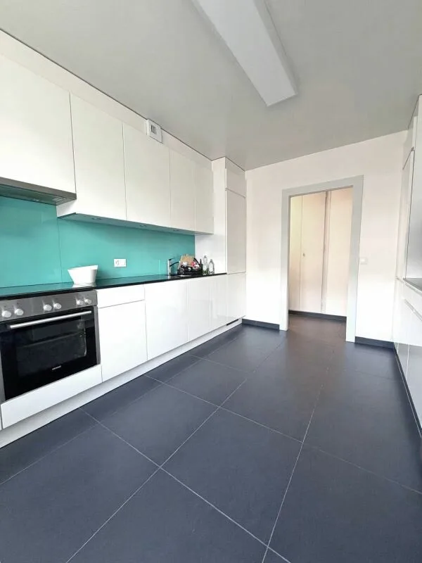 Schöne geräumige Wohnung mit zwei Balkonen – Foto 11 von 13