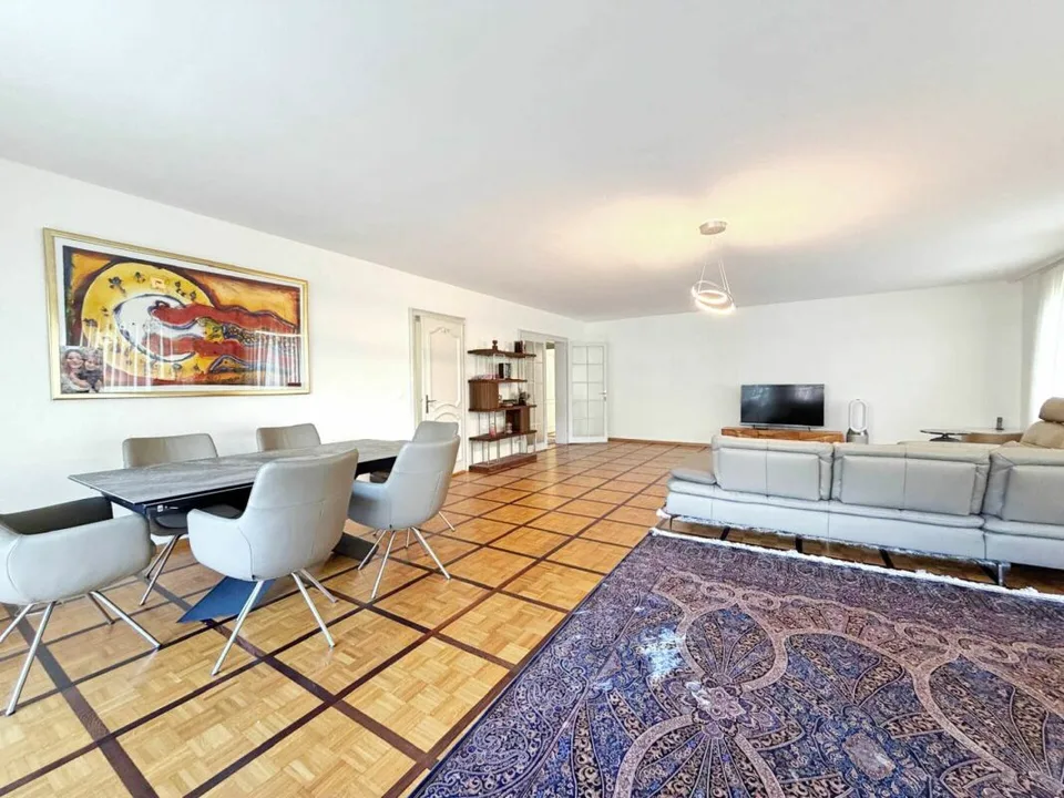 Schöne geräumige Wohnung mit zwei Balkonen – Foto 7 von 13
