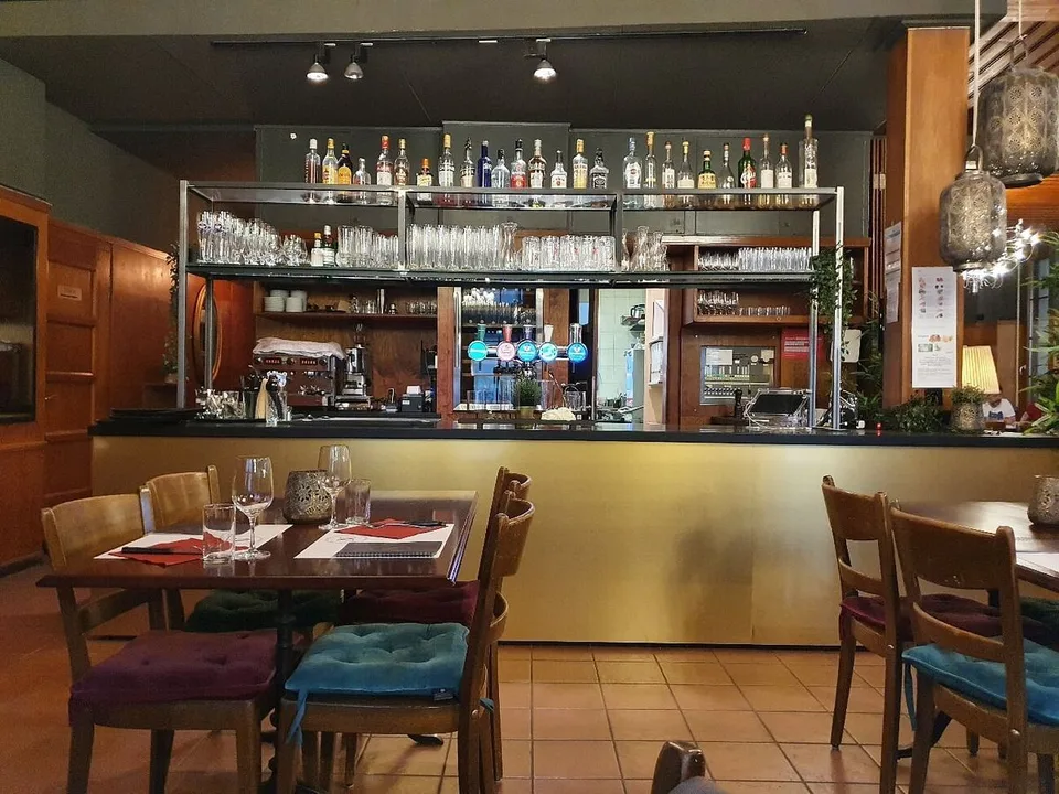 Ampio ristorante con giardino in affitto a Basilea San Giovanni