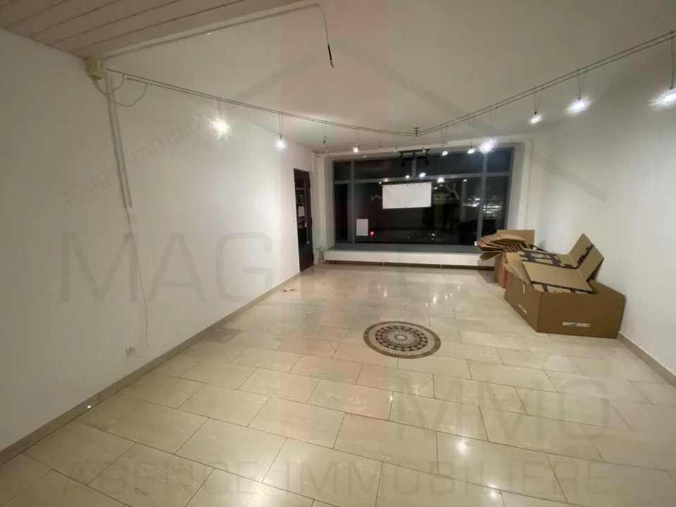 Gewerbefläche mit Schaufenster im Stadtzentrum von Delémont