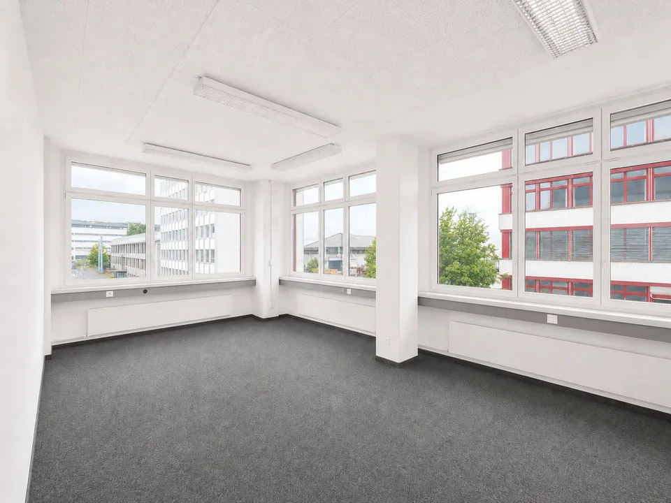 125 m² Bürofläche mit 4 Büroräumen in Regensdorf!