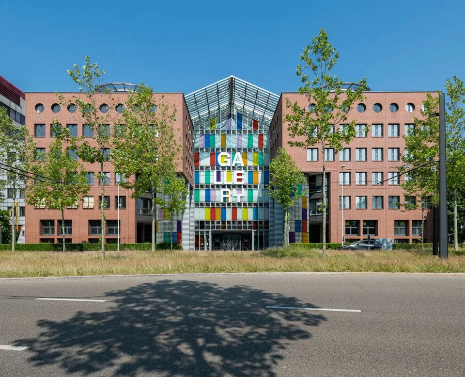 Innovative office in a hub with 300 square meters