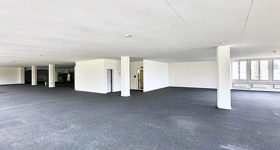 "Neue Teilflächen - voll ausgebaute Bürofläche - ca. 620 m2!"