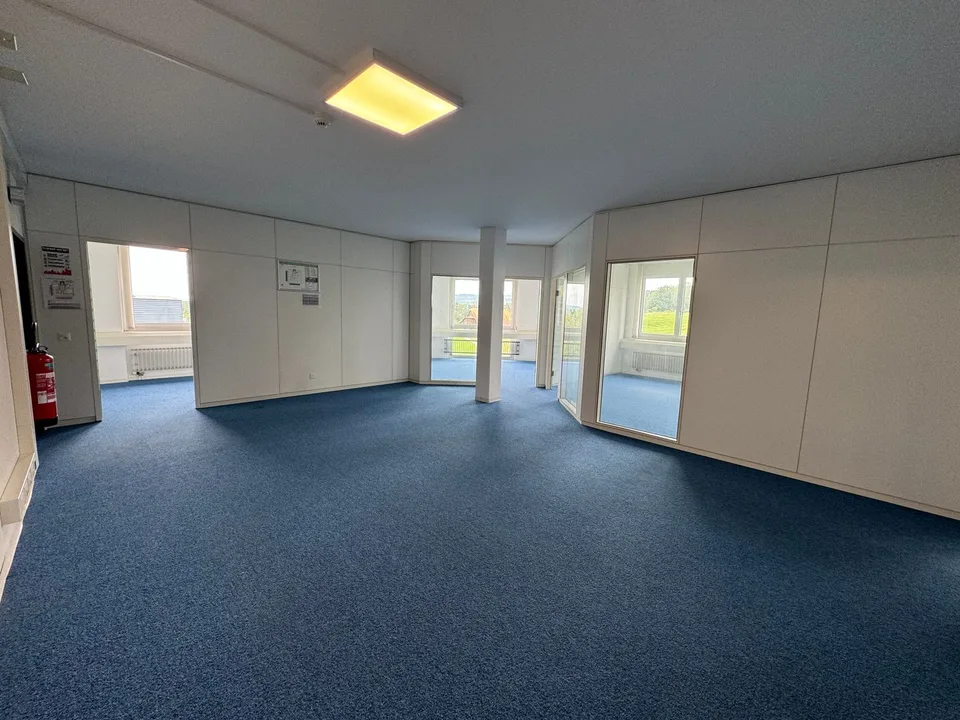 Grosszügige Büro- und Gewerbefläche in Sempach-Station zu vermieten