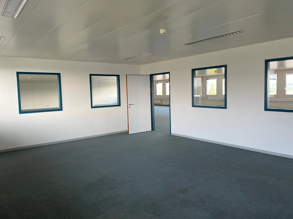 Spazio ufficio di 540m2 nell'area aeroportuale di Rümlang disponibile per affitto immediato
