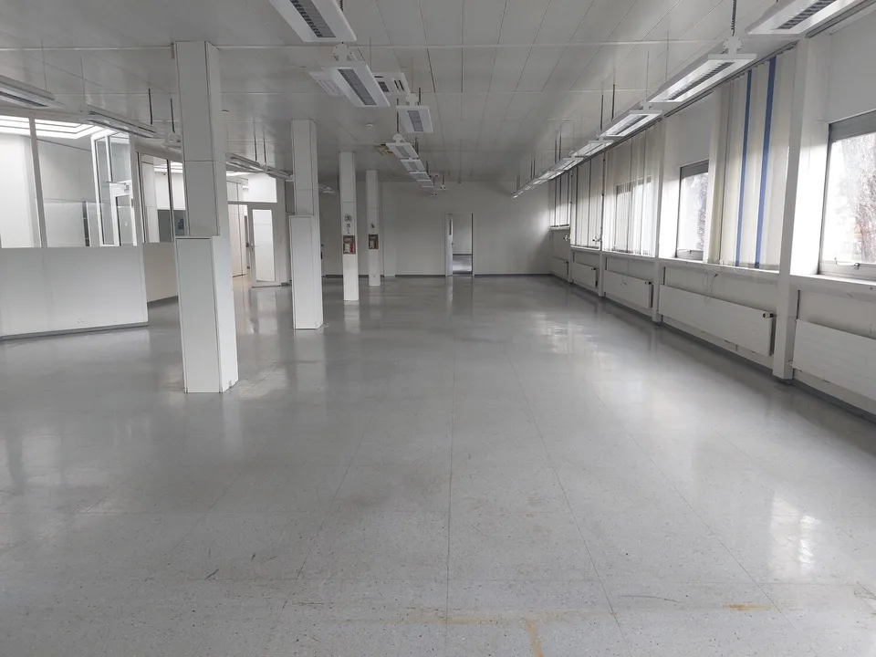 Büro ab 1000 m² zu mieten – Lager / Werkstatt