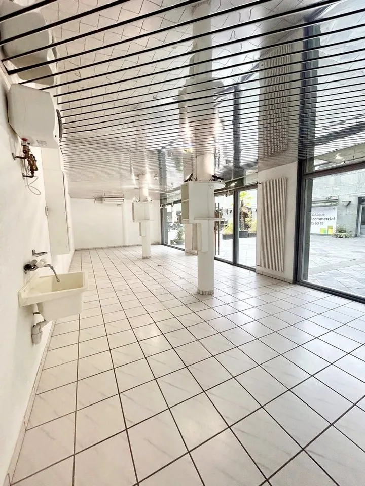 Arcade im Stadtzentrum von Sierre sofort oder nach Vereinbarung zu vermieten