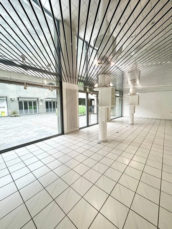 Arcade im Stadtzentrum von Sierre sofort oder nach Vereinbarung zu vermieten