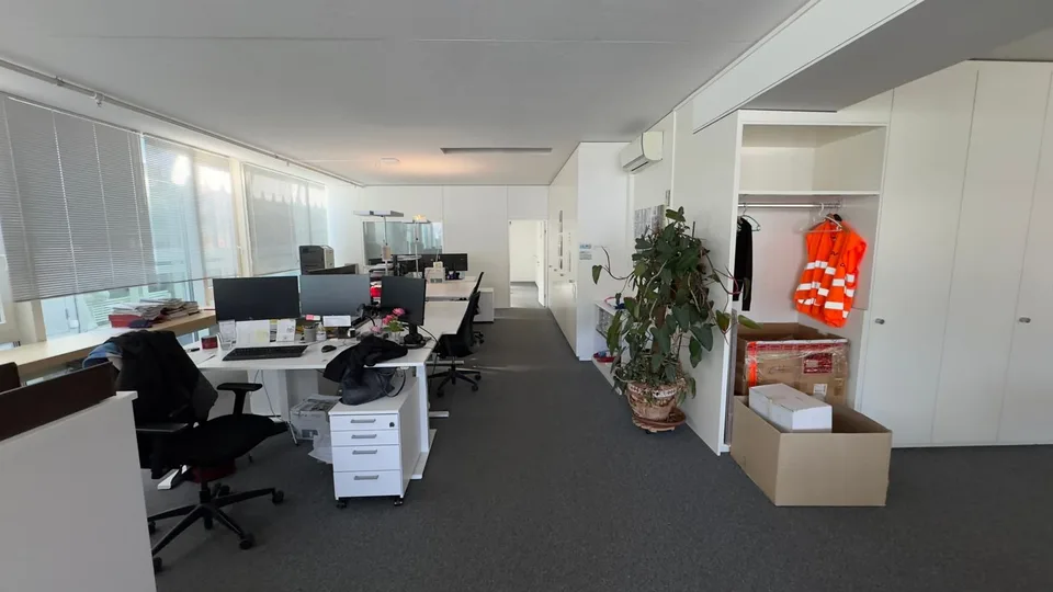 Espace de bureau et commercial spacieux à louer dans la zone industrielle de Schaffhouse