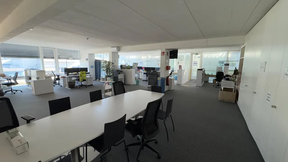 Espace de bureau et commercial spacieux à louer dans la zone industrielle de Schaffhouse