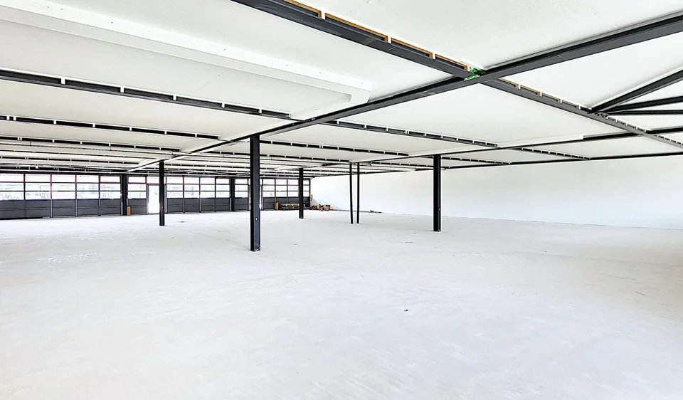 Ora anche a partire da 240 m2 - spazi commerciali a livello del suolo a Root!