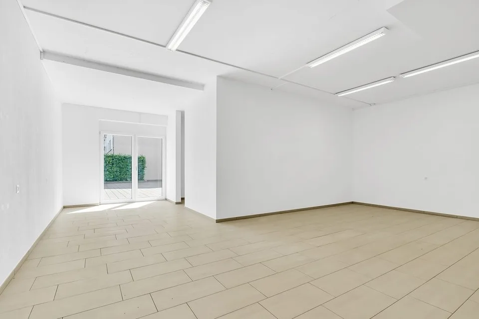Ufficio/atelier spazioso e luminoso in affitto!