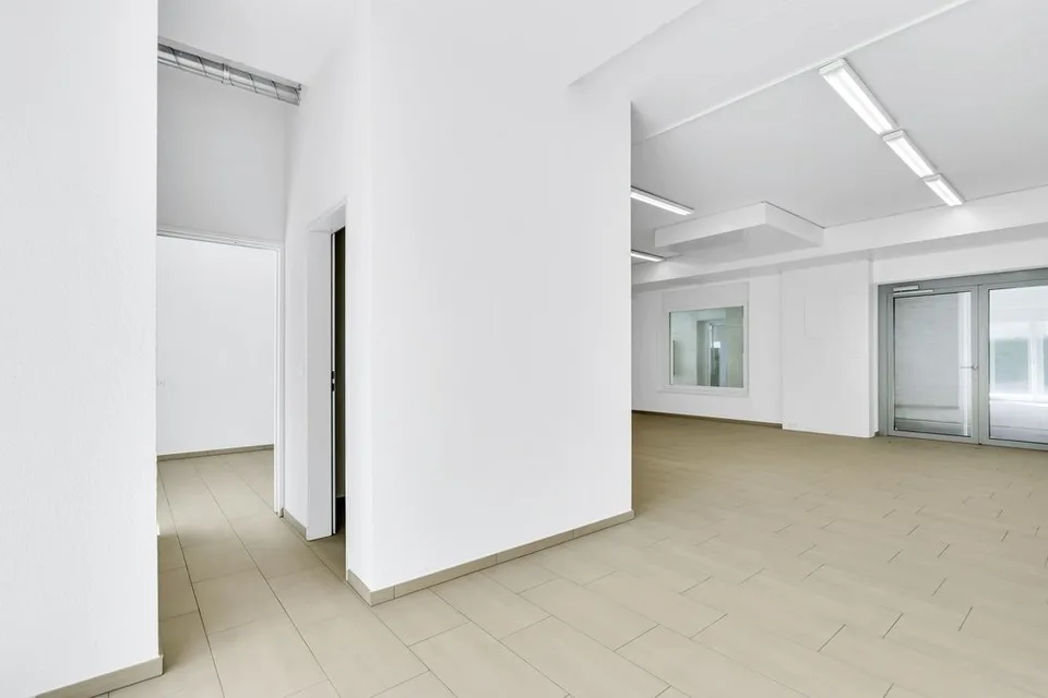 Ufficio/atelier spazioso e luminoso in affitto!
