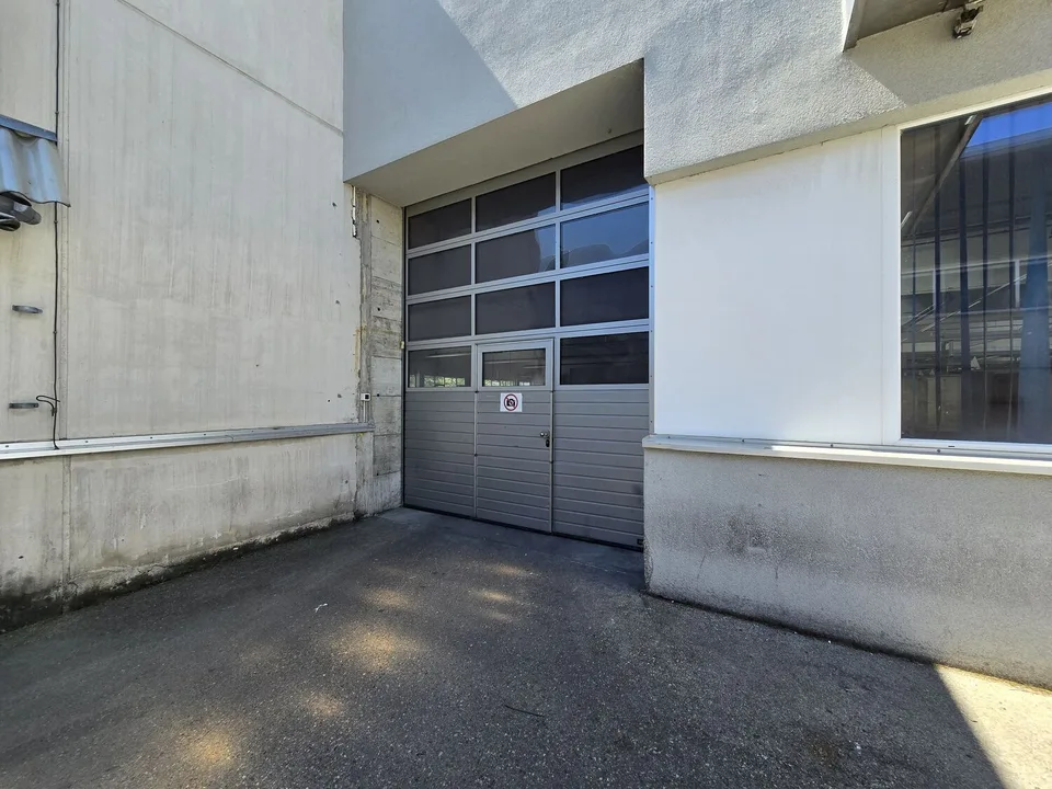Capannone industriale/logistico di 1066m² in affitto – Piano terra – Accesso diretto – Boudry