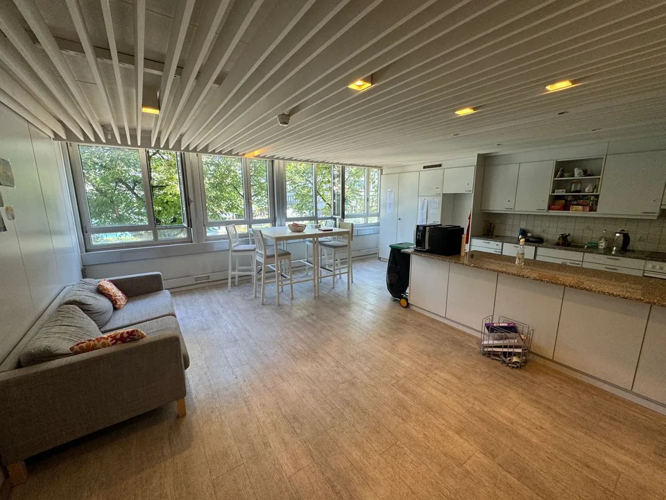 Zentrale Büro- und Gewerbefläche mit Blick auf die Aare