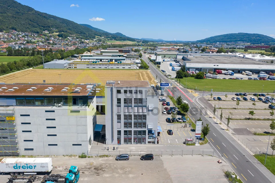Heller Büroraum an zentraler Lage mit Terrasse