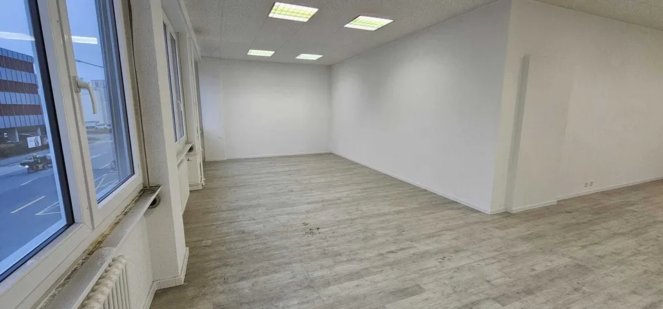 Spazio commerciale/Ufficio 65 m² in affitto - 1° piano