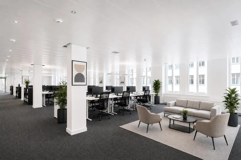Plug &amp; Play - Bürofläche inklusive Möblierung im CBD