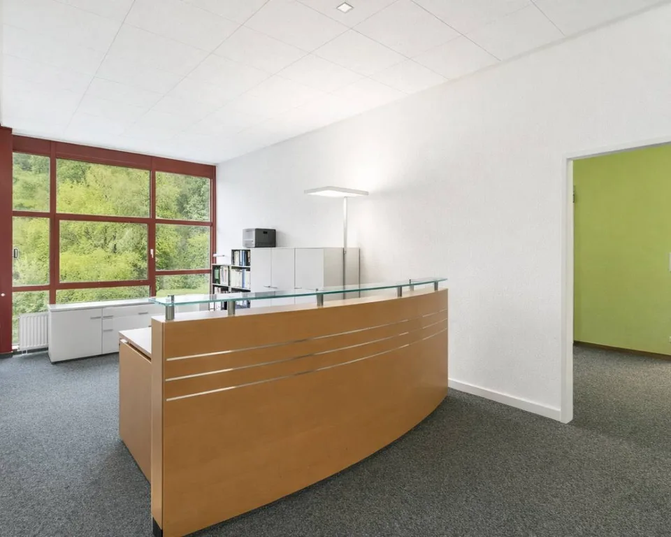 Produktions- und Lagerfläche mit Büro