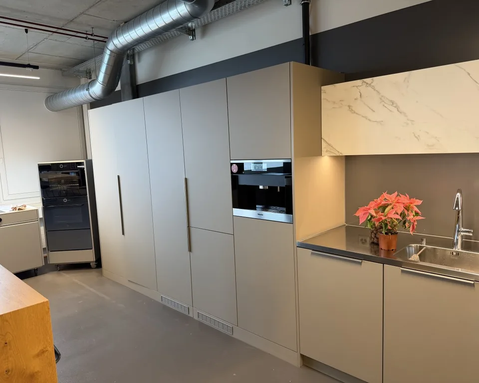 Office space with flexible expansion options