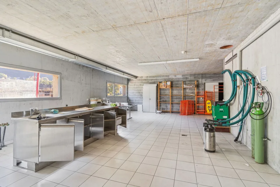Atelier/Geschäft 622 m2 mit Küche – Anpassungsfähig – In der Nähe von Annehmlichkeiten