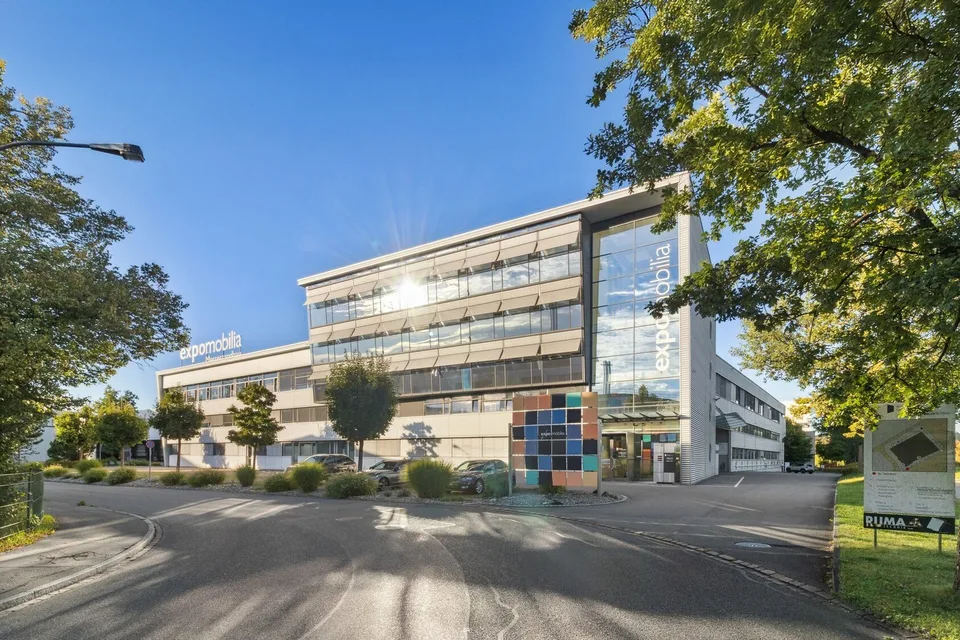 Repräsentative Liegenschaft für Gewerbe, Logistik und Büro