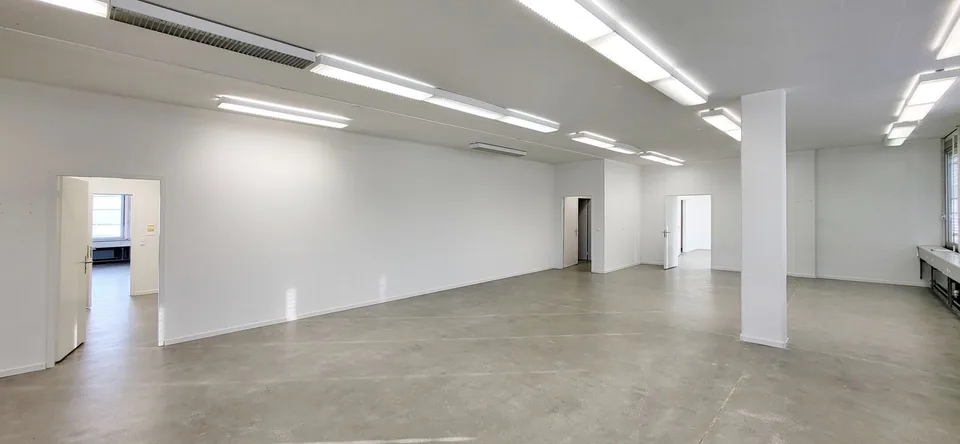 Spazio commerciale pronto per essere abitato con un carico di pavimento di 1.000 kg/m²!