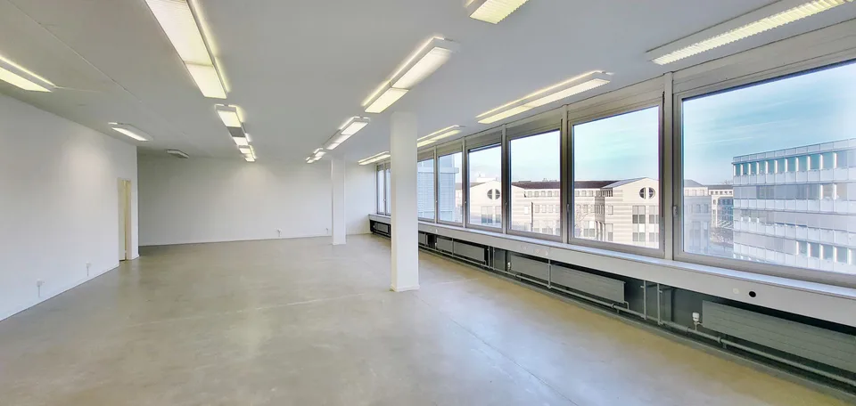 "Bezugsfertige Gewerbefläche mit 1'000 kg/m² Bodenlast!"