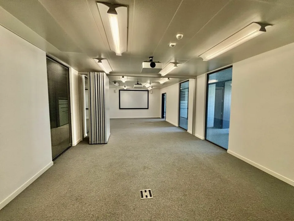 Superficie ufficio splendida da 350 a 1500 m2 in un ambiente molto bello e accessibile: CFF &amp; Autostrada