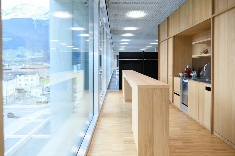 Successo con vista: Spazio commerciale con vista sul lago