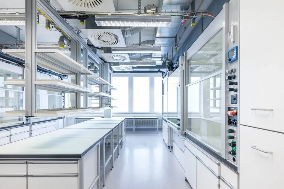 Vollausgestattete, flexible Laborflächen im Life-Science Hub Reinach