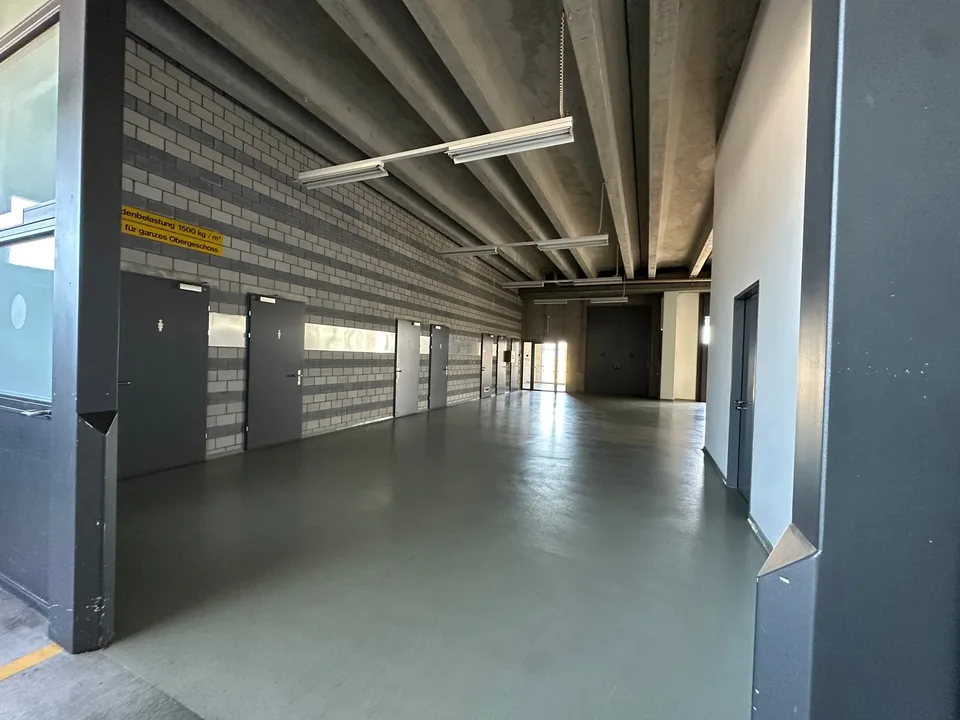 Espaces industriels polyvalents au 1er étage - idéaux pour la production, les loisirs, les événements ou l'utilisation créative