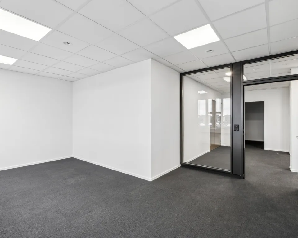 ATTRAKTIVES Büro mit neuem Innenausbau