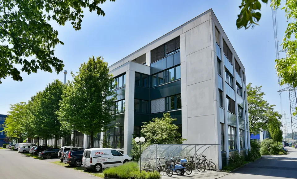ATTRAKTIVES Büro mit neuem Innenausbau