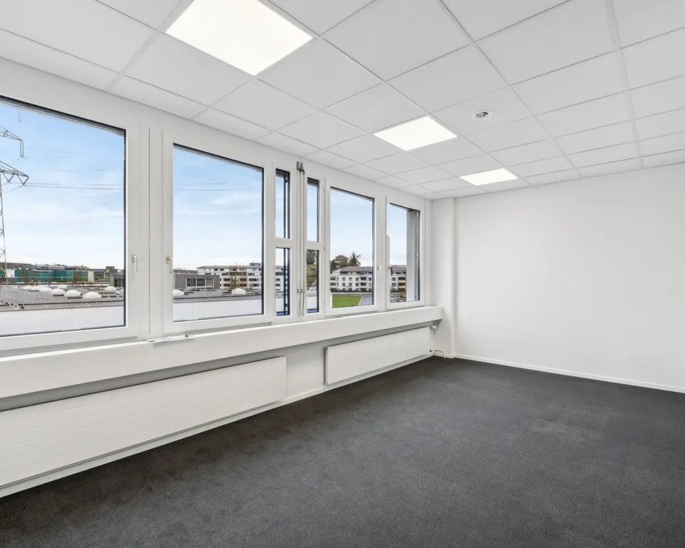 ATTRAKTIVES Büro mit neuem Innenausbau