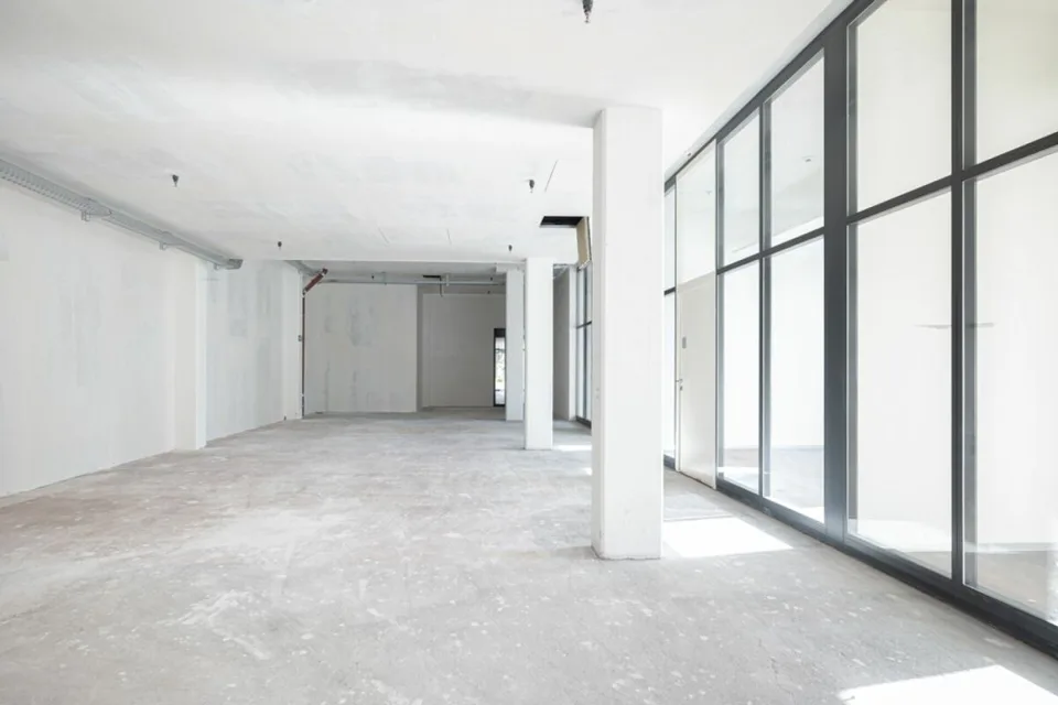Ground floor space at the popular Alpenquai