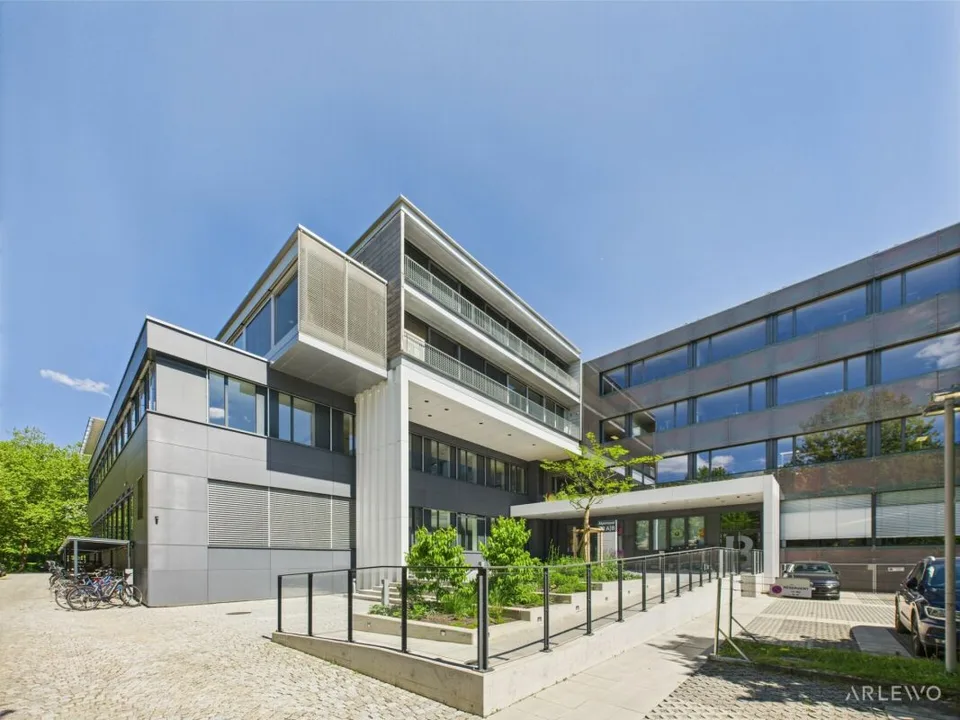 Ground floor space at the popular Alpenquai