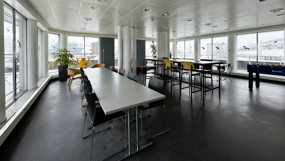 Espace de pratique/commercial au rez-de-chaussée derrière Neumarkt