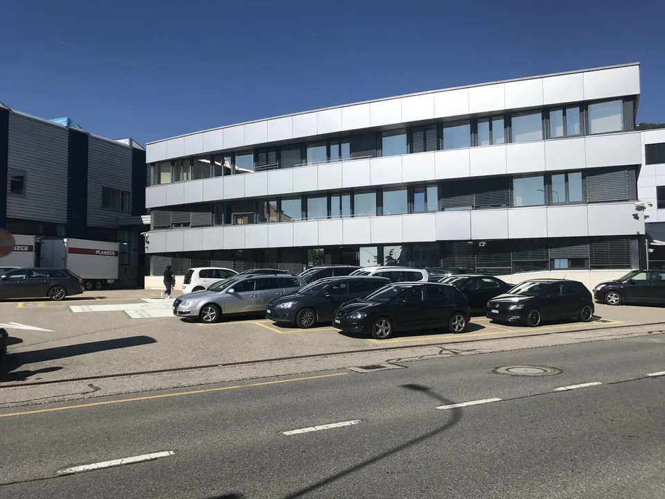 Lagerraum 104 m2 – ideal für Nutzfahrzeuge/LKWs