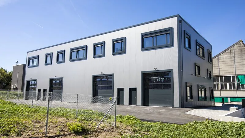 Helles und modernes Gebäude – Aufzug – Flexible Mietbedingungen
