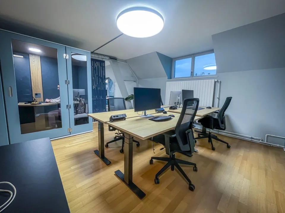 Furnished or unfurnished Office on 2 floors (150m2)
