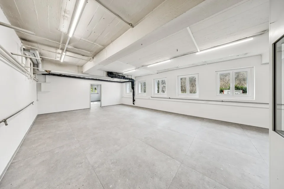 Spazio commerciale in una posizione privilegiata di 130 m² / 1 mese gratis promozione primaverile!