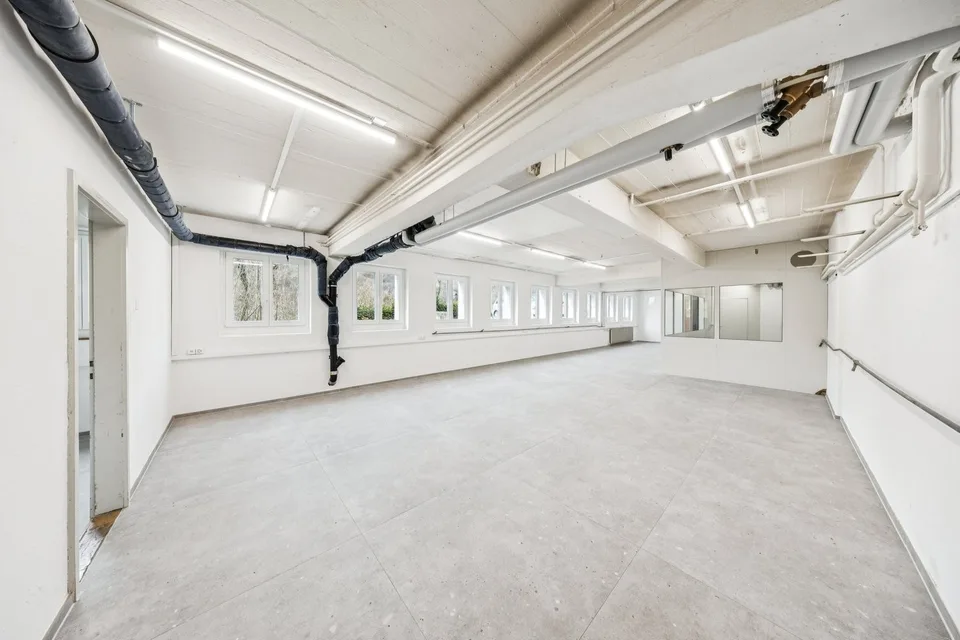 Spazio commerciale in una posizione privilegiata di 130 m² / 1 mese gratis promozione primaverile!
