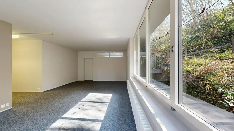 Spazio commerciale moderno con 72 m² di area ufficio + 41 m² di area comune nell'edificio distintivo 'Gwand' a Merenschwand