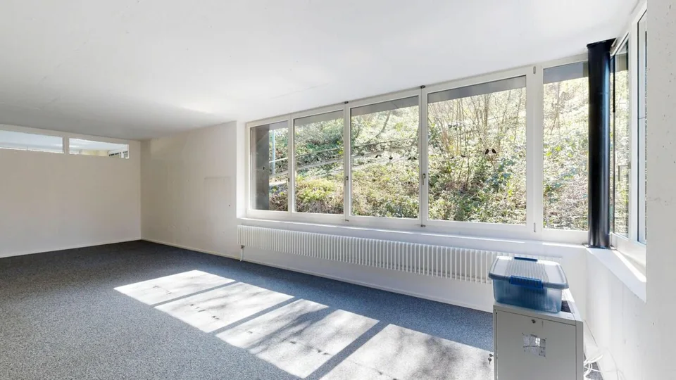 Spazio commerciale moderno con 72 m² di area ufficio + 41 m² di area comune nell'edificio distintivo 'Gwand' a Merenschwand
