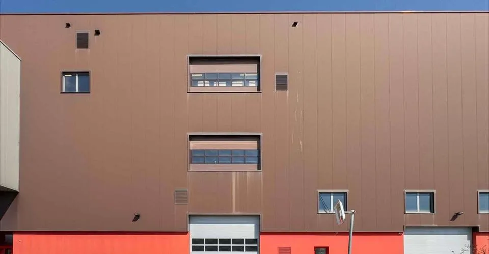 Dépôt Logistique -aménagé de racks - accès quais de Déchargement – photo 6 sur 12