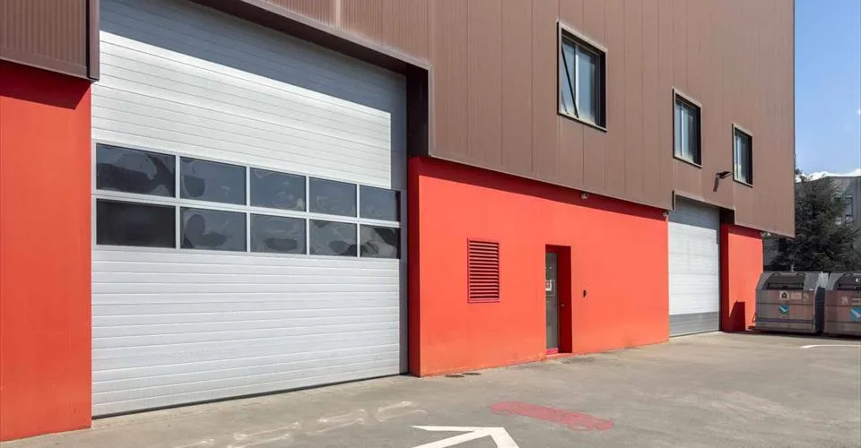 Dépôt Logistique -aménagé de racks - accès quais de Déchargement – photo 7 sur 12