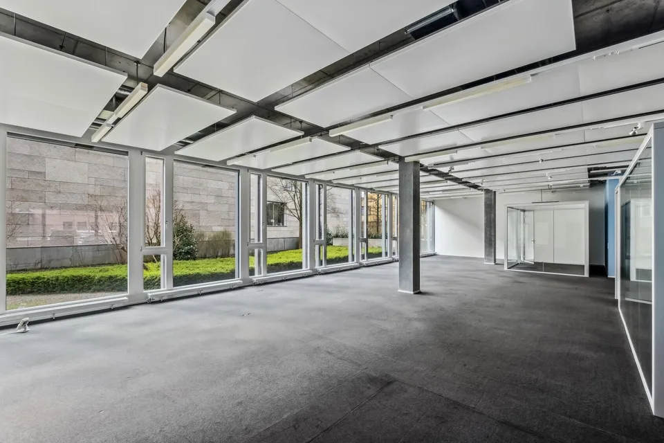 Modern ground floor space in a high-quality office building in Steinhausen