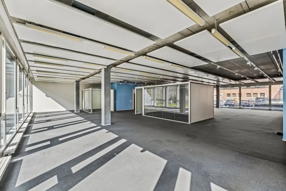 Modern ground floor space in a high-quality office building in Steinhausen